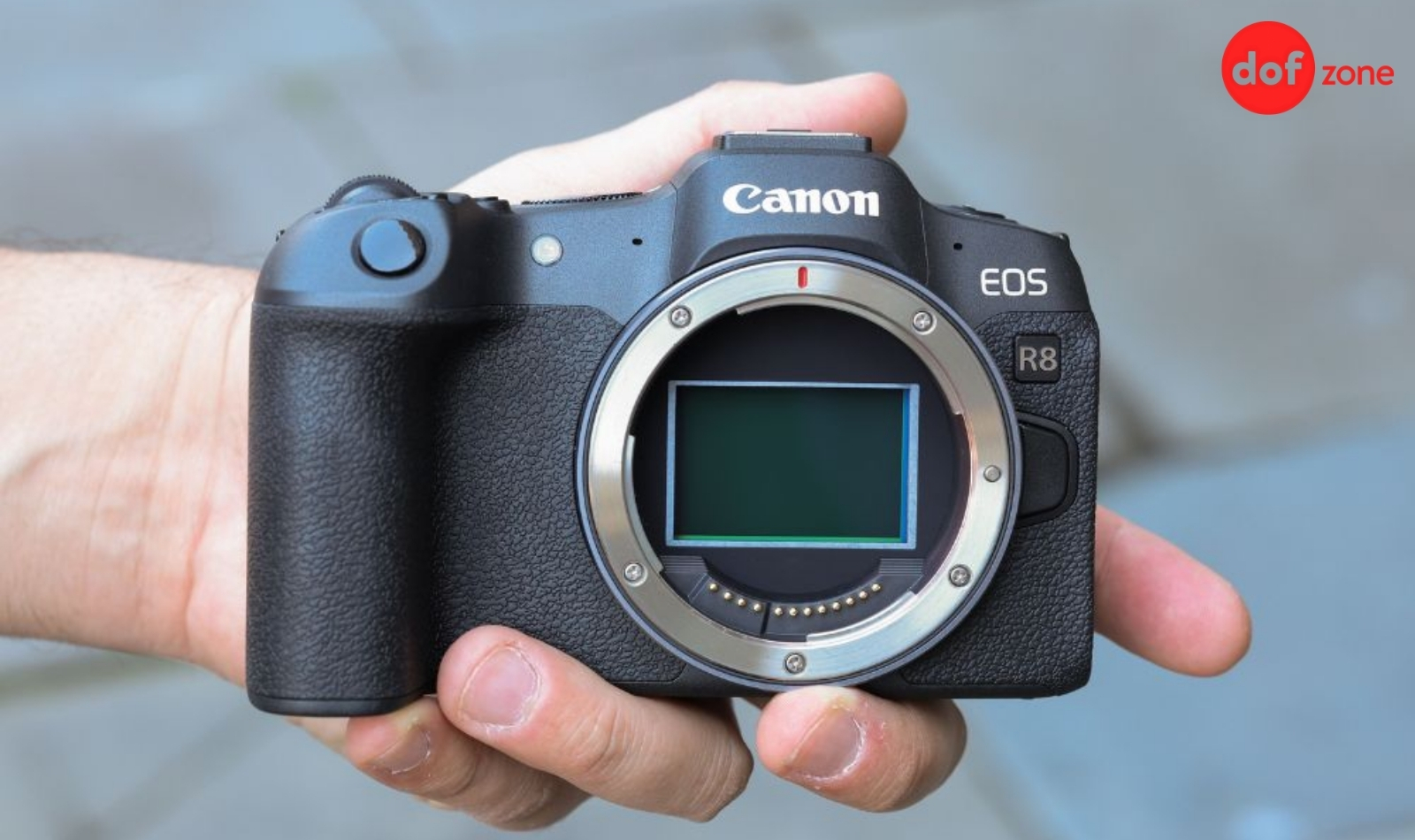 Review-Canon-R8-May-anh-nho-gon-phu-hop-cho-nguoi-moi-1.jpg