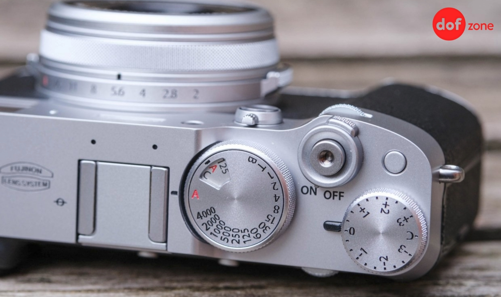 Review-Fujifilm-X100VI-May-anh-compact-duoc-san-don-hien-nay_review-fujifilm-x100vi-6-1.jpg