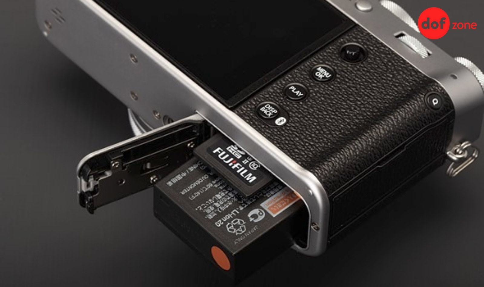 Review-Fujifilm-X100VI-May-anh-compact-duoc-san-don-hien-nay_review-fujifilm-x100vi-9-1.jpg