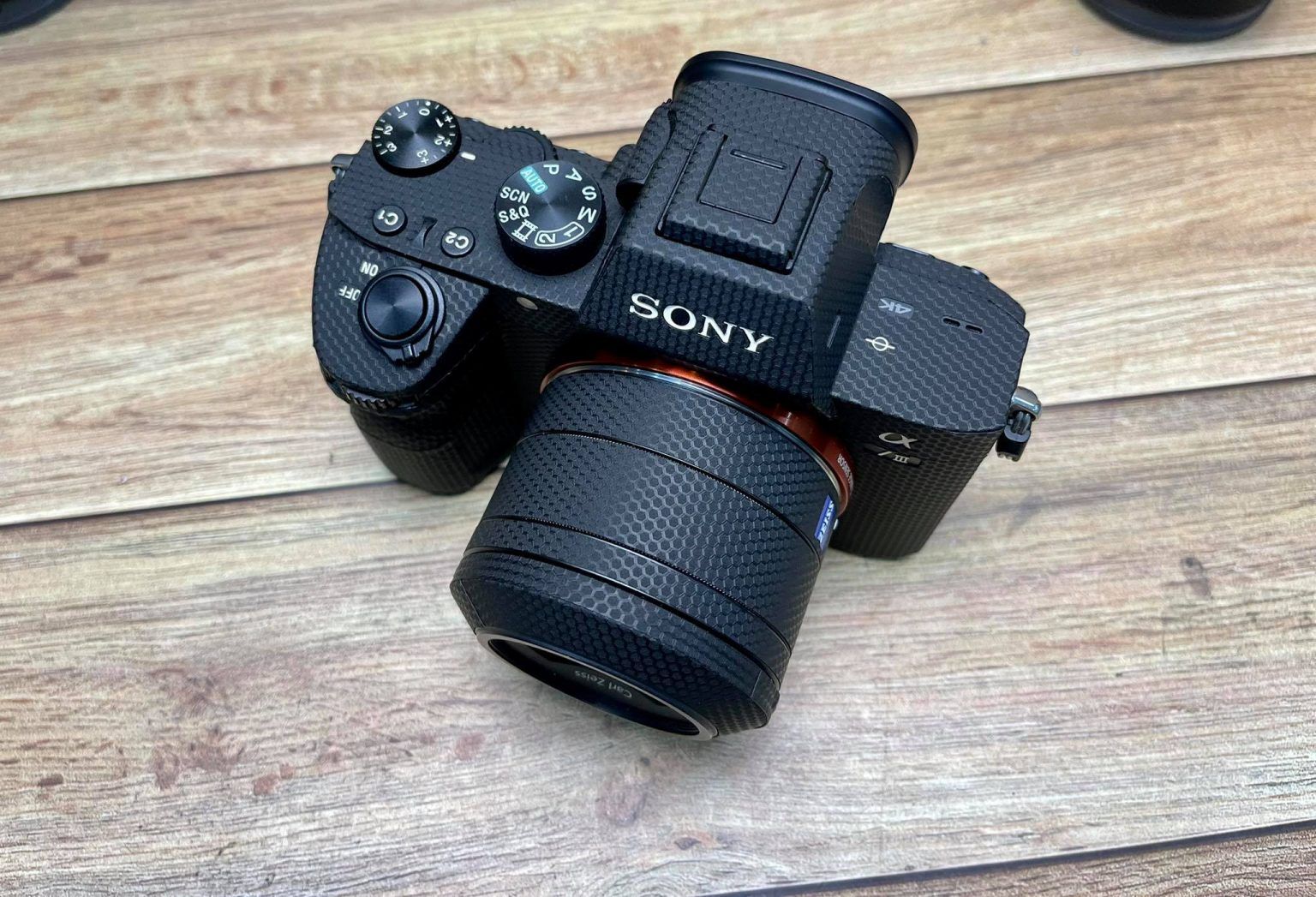 Skin 3M vân nổi Black matrix cho Body Sony